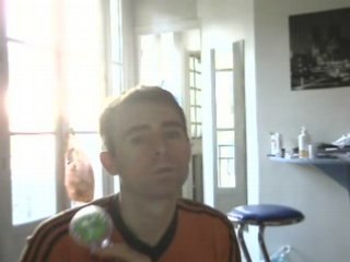 Wiwi égratigne "Carnival 2000"