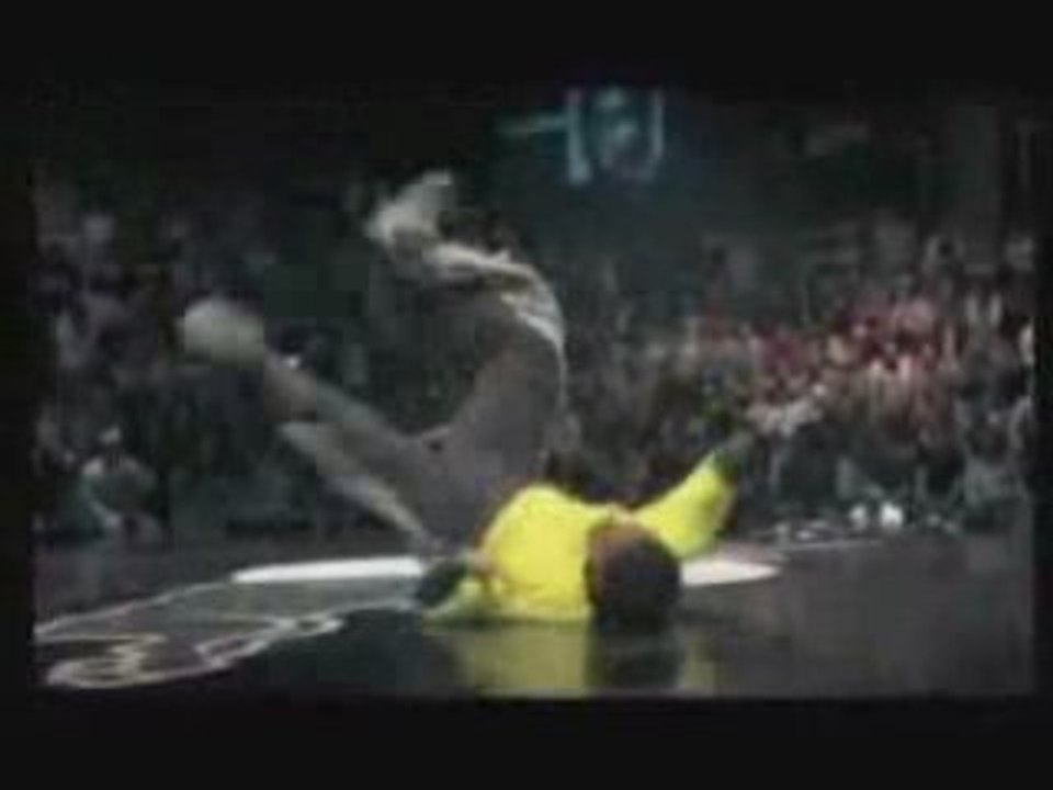 Ronnie_vs_Pelezinho_-_Red_Bull_BC_One_2005_-_High_Quality