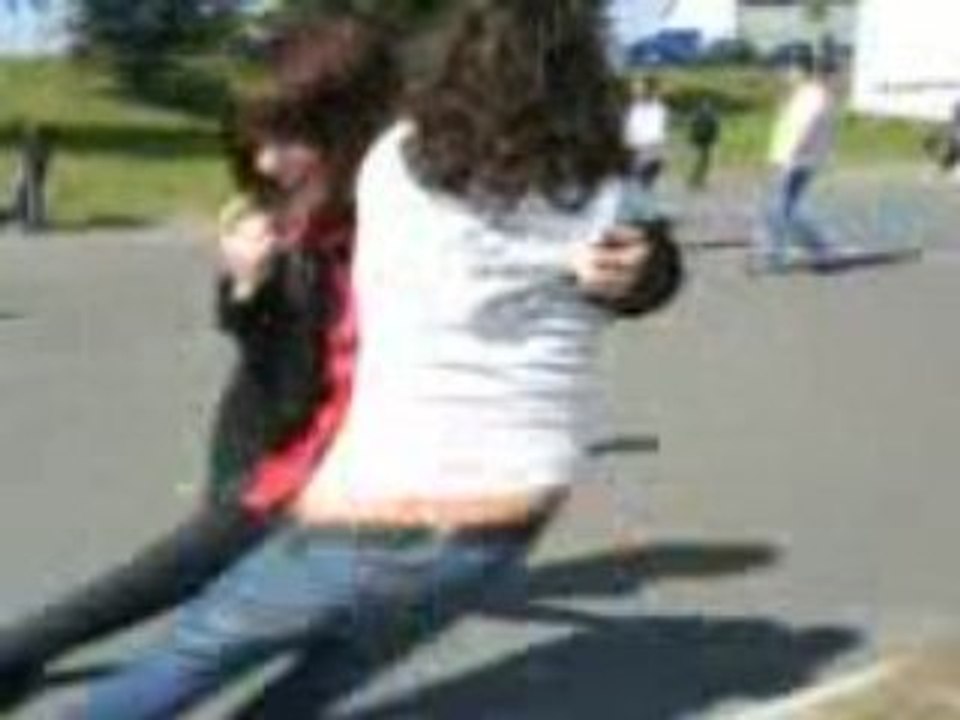 Lucile & Drugstar. Poubelle encore >.