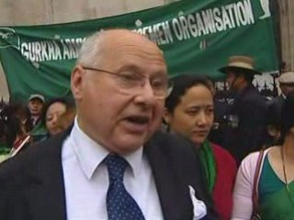 Joanna Lumley joins Gurkhas at the High Court in London