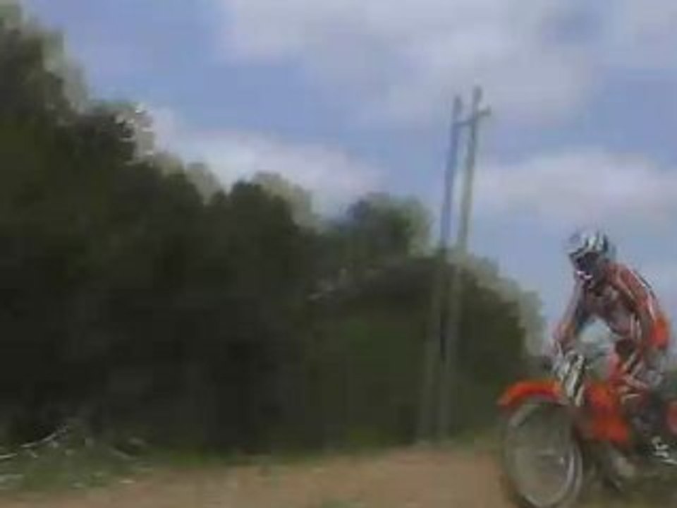 Saut en moto de cross