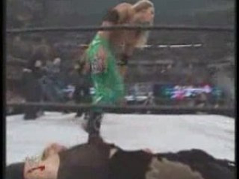 Wrestlemania 16 - Triangle Ladder Match 1_3