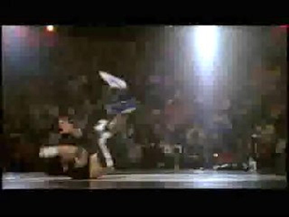 Hong_10_vs_Kaku_-_Red_Bull_BC_One_2006_-_High_Quality