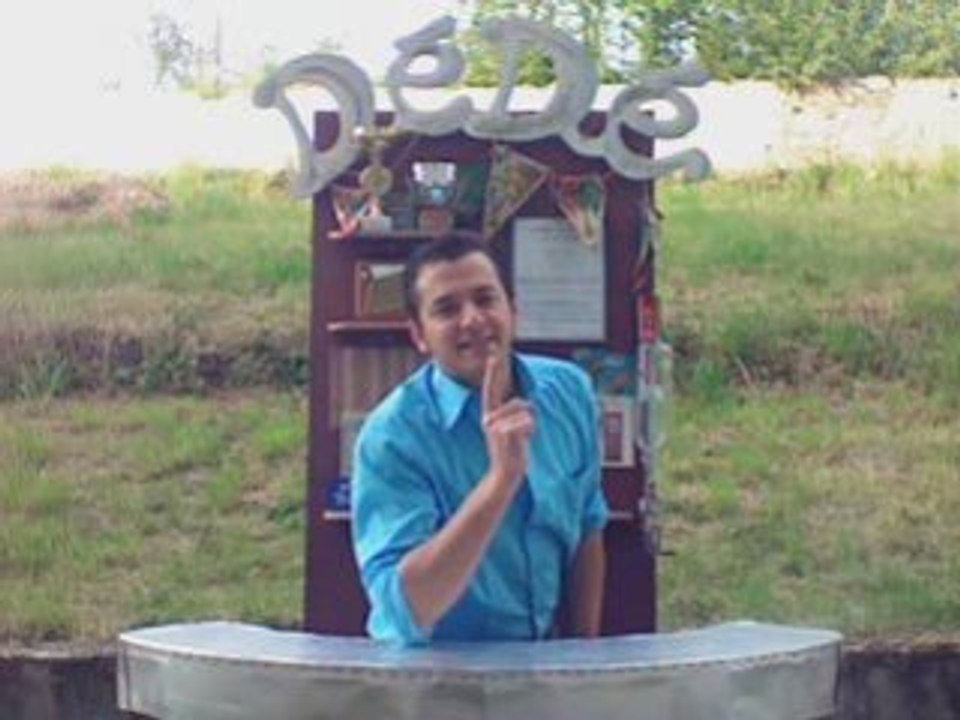 Dede spectacle de rue par fred radix