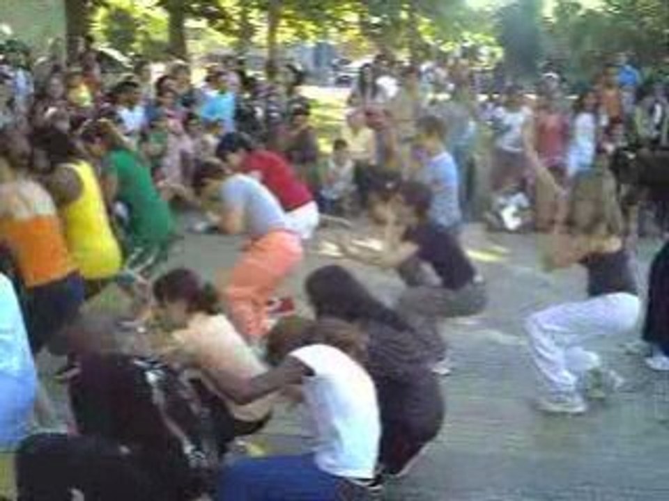 Biennale de la danse DANS LES TEMPS répète centre BRON