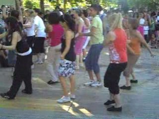 Biennale de la danse DANS LES TEMPS répète centre BRON