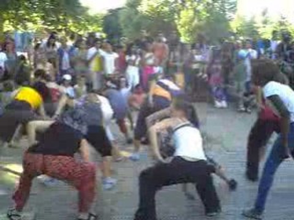 Biennale de la danse DANS LES TEMPS répète centre BRON