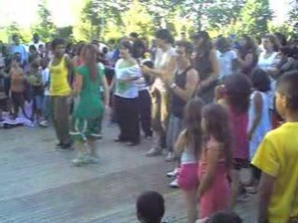 Biennale de la danse DANS LES TEMPS répète centre BRON