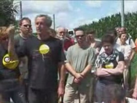 Les faucheurs font des Tests de maïs OGM