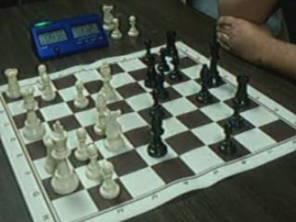 ECHECS : DJAMEL 1 VS 0 YVES ( CLASSE B 2008 )