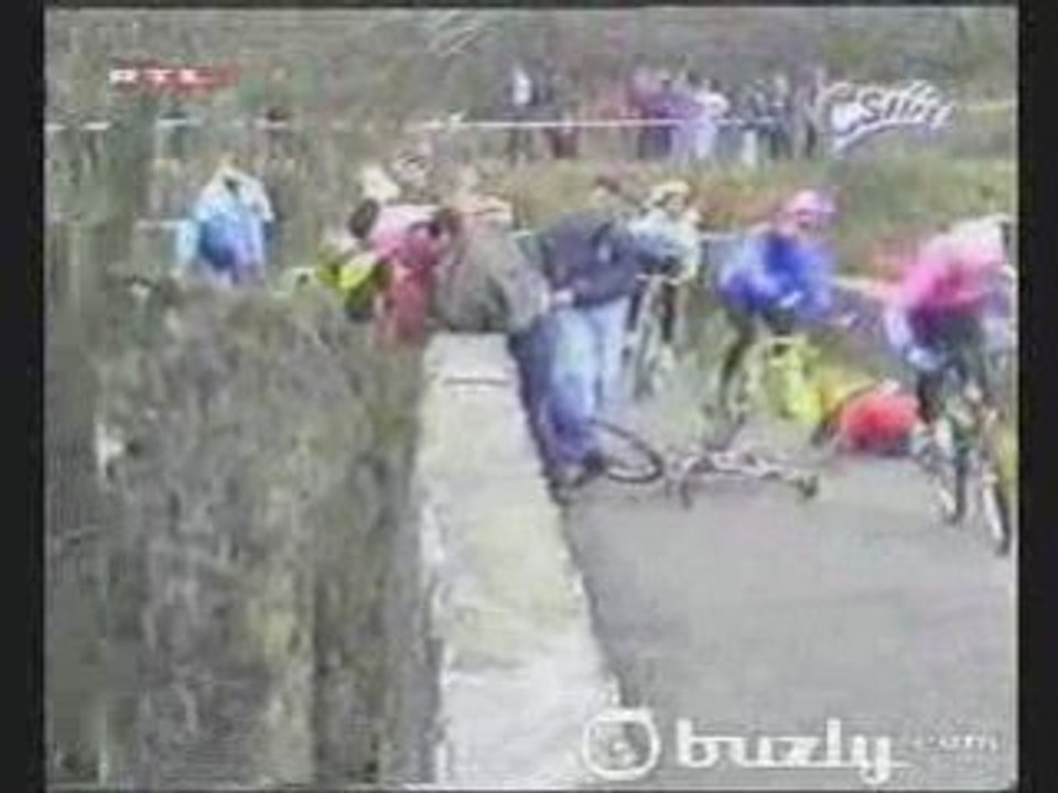 VIDEO DROLE chute en vélo cycliste