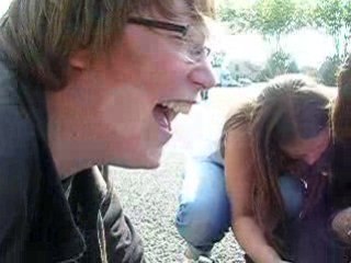 kriikrii et C'est Pote a L'aret de Car