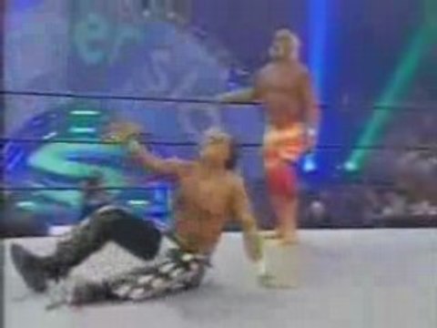 Shawn Michaels mocks Hulk Hogan by overselling at Summerslam