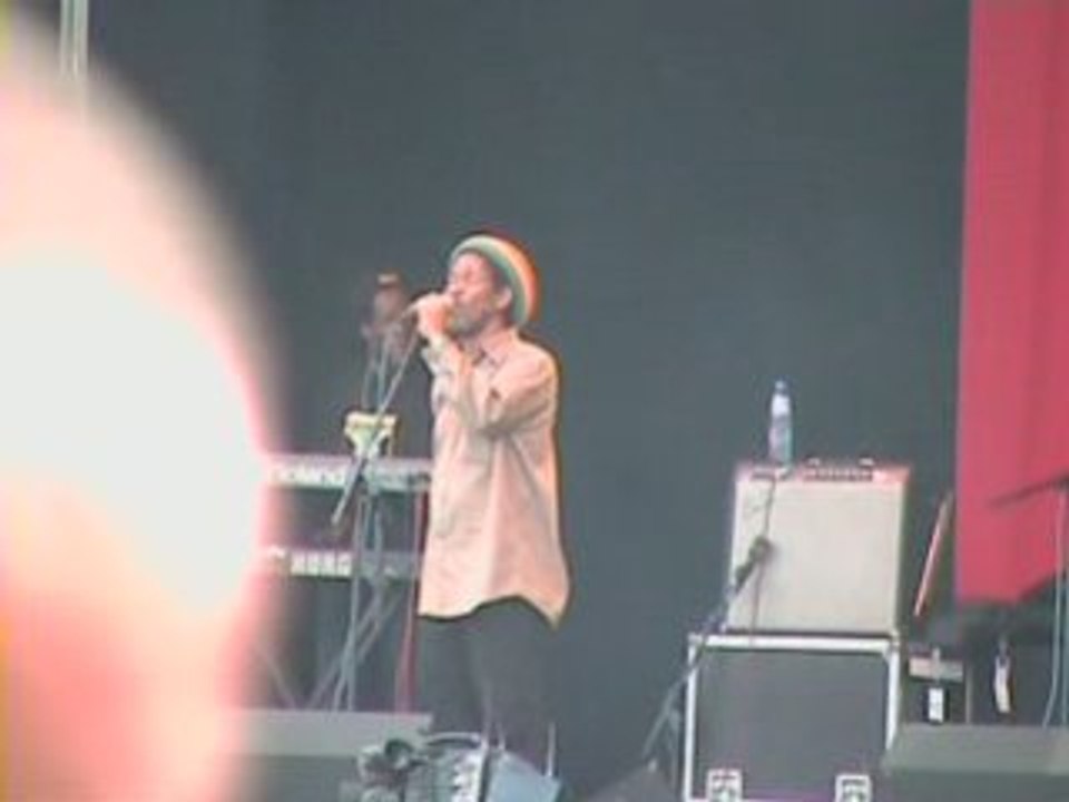 The gladiators "whrite to me" live at reggae sundance