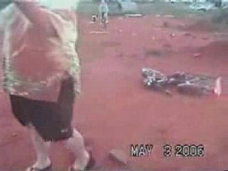 FLUVORE_un_gros__mobylette_fait_un_joli_faceplant_2aa56