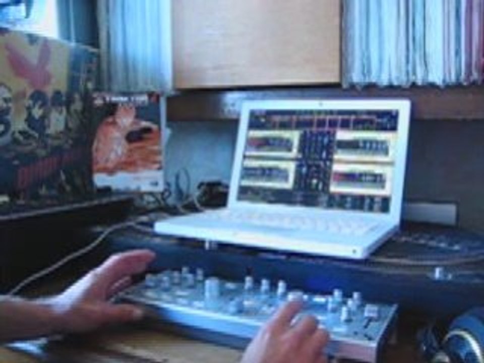 Traktor dj 3,VCM100 vs DocKristof 4 Decks