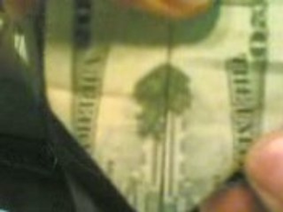 avec un billet de 20 dollar