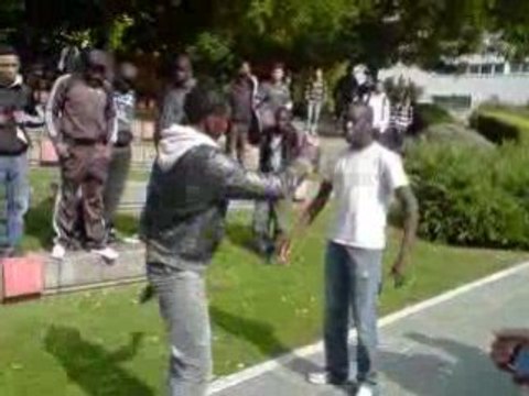 Coupé decalé logobie Clash