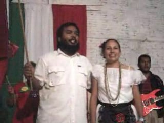 Cantando el Himno nacional