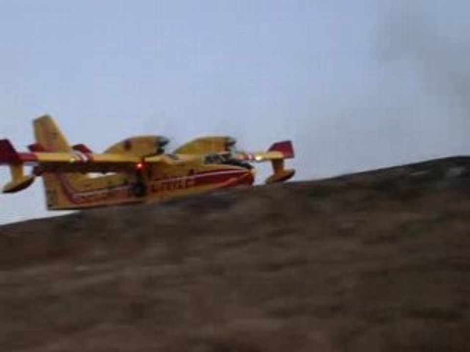 canadair larguage feu de foret