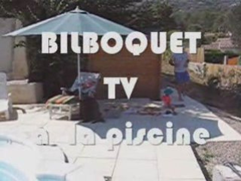 Bilboquet TV à la piscine