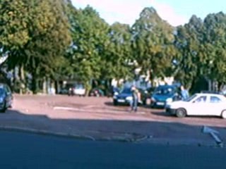 La place de corbie avec vue sur l'entrée basse de l'enclos