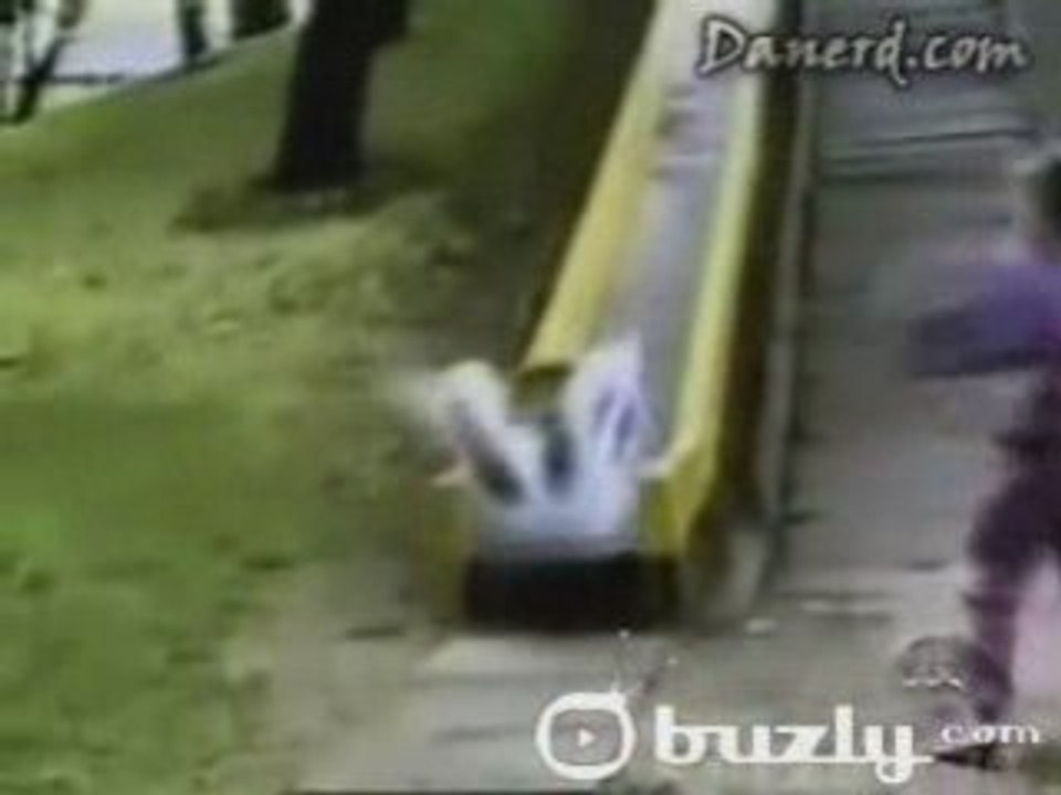 VIDEO DROLE Chute et glissade