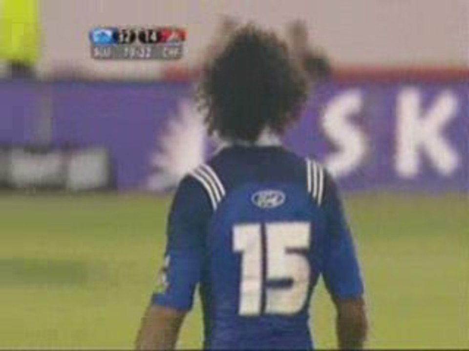 Sivivatu comes off second best after this big hit on Nacewa