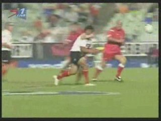 Bevin Fortuin knocked out from a big swinging arm