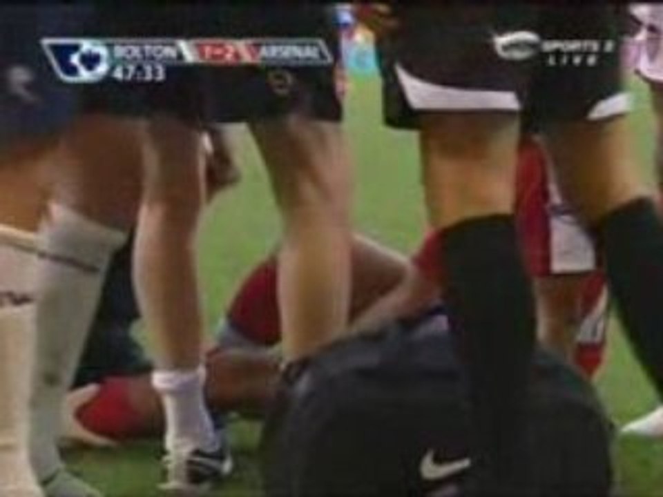 เดวี่ foul on กลิช่ี