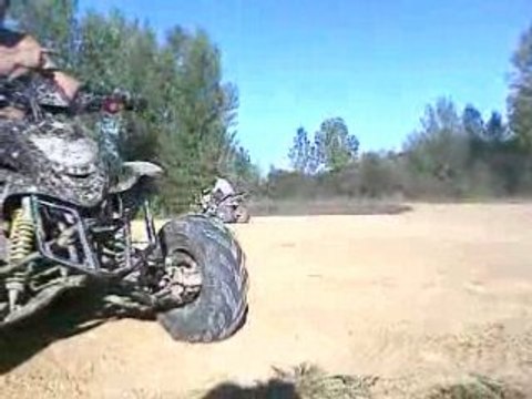 teste 2 d un shineray 250 sur des sauts