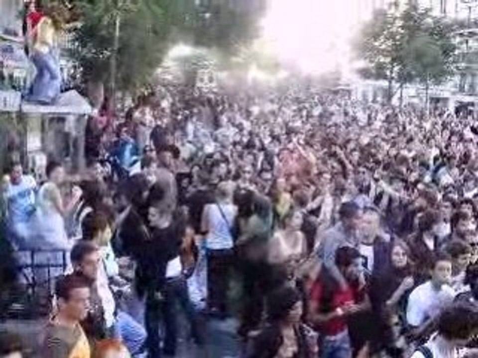 TECHNO PARADE 2008  PARIS AVEC BENNY BENASSI !