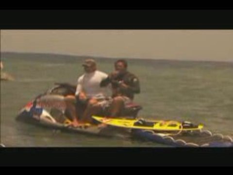 [SURF] Big Wave Surfing in Teahupoo 11-1-07 - Part 1 of 2