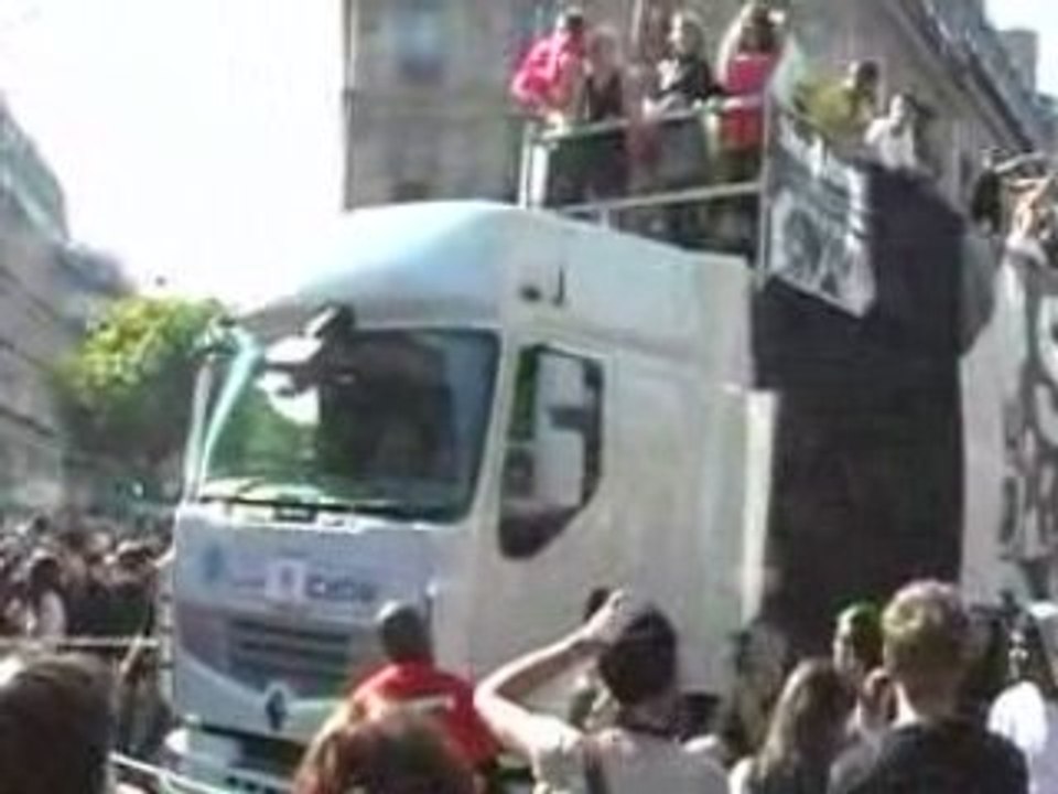 TECHNO PARADE 2008 BOB SINCLAR