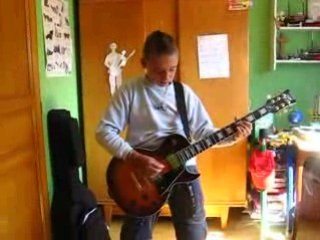 Corentin à la guitare électrique!