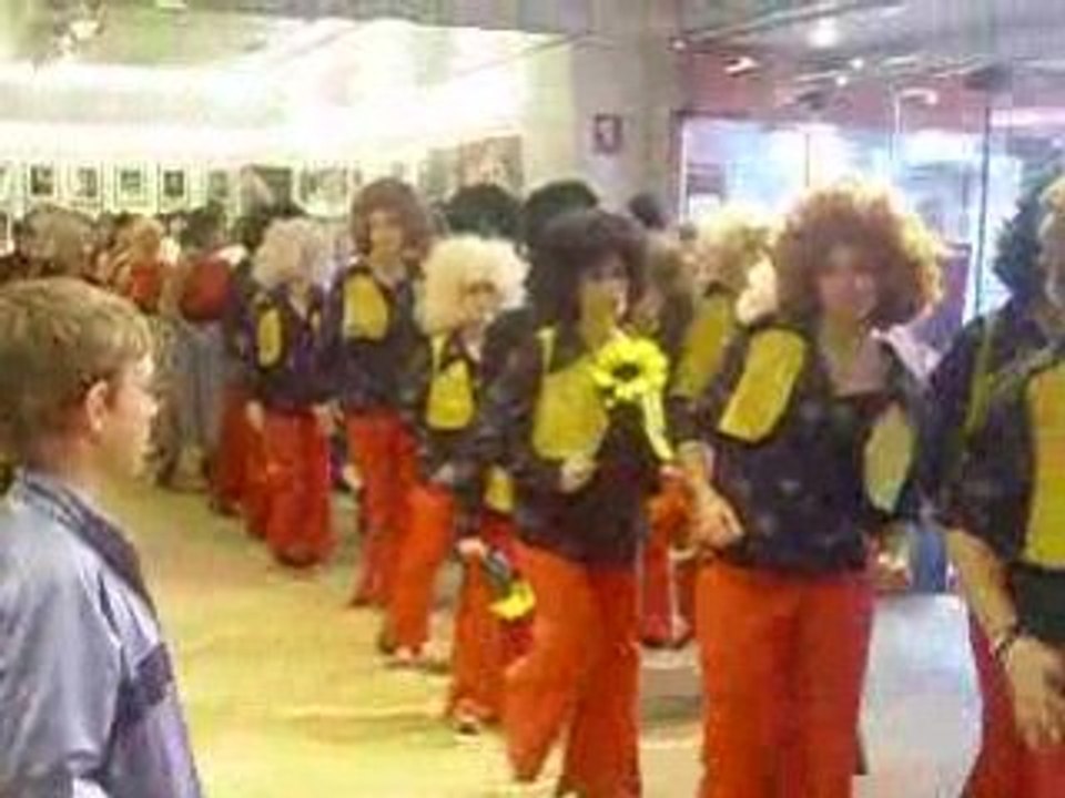 BIENNALE DE LA DANSE DANS LES TEMPS GALERIES LAFAYETTES 4