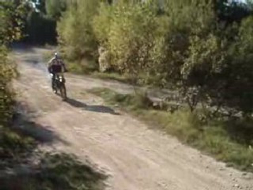 Petit tour dans le terrin trialisant av la fantic 2008