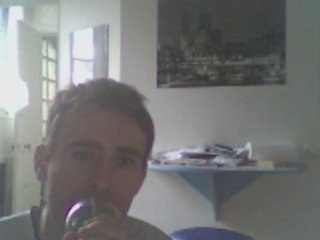 Wiwi égratigne "The one"