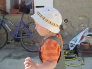 LOUKA marche de mieux en mieux!