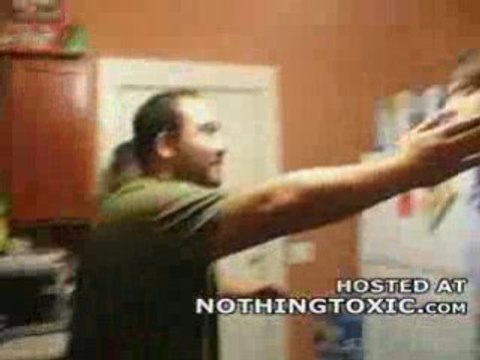 Concours de baffes A VOIR C TROP DROLE LE BLANC BEC ET LE SU