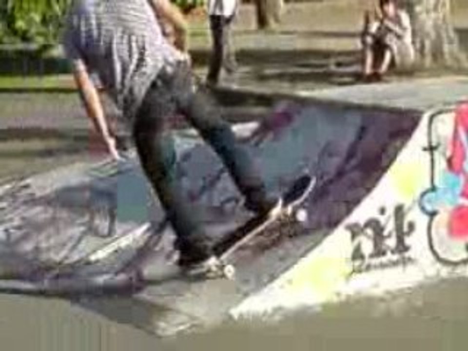 Ollie 180 sur pipe