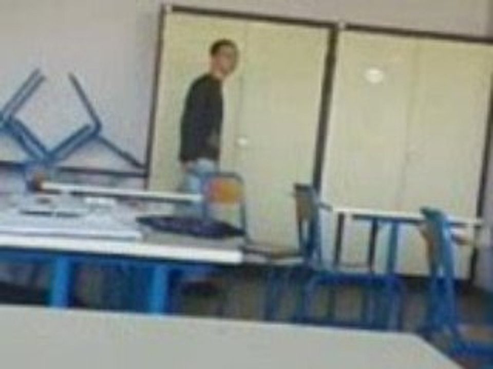 Remi qui dance (2)  ! Attention, cela peut etre choquant...