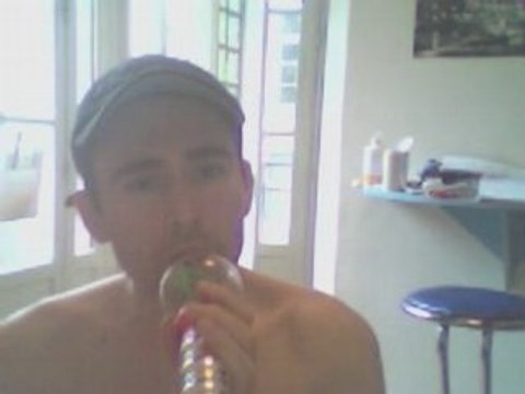 Wiwi égratigne Safety dance