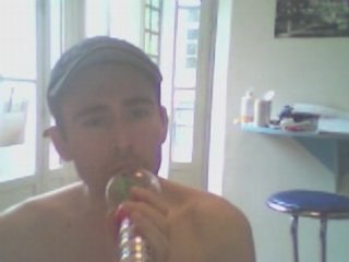 Wiwi égratigne "Safety dance"