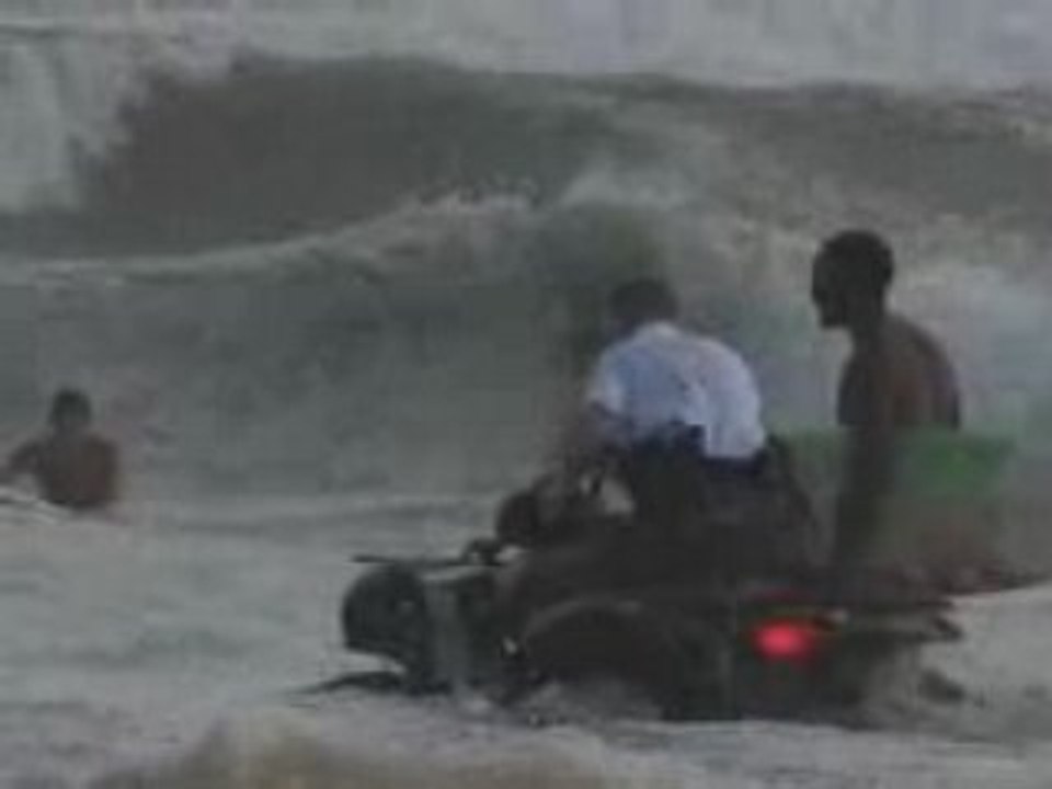 Police-quad-surf-ouragan