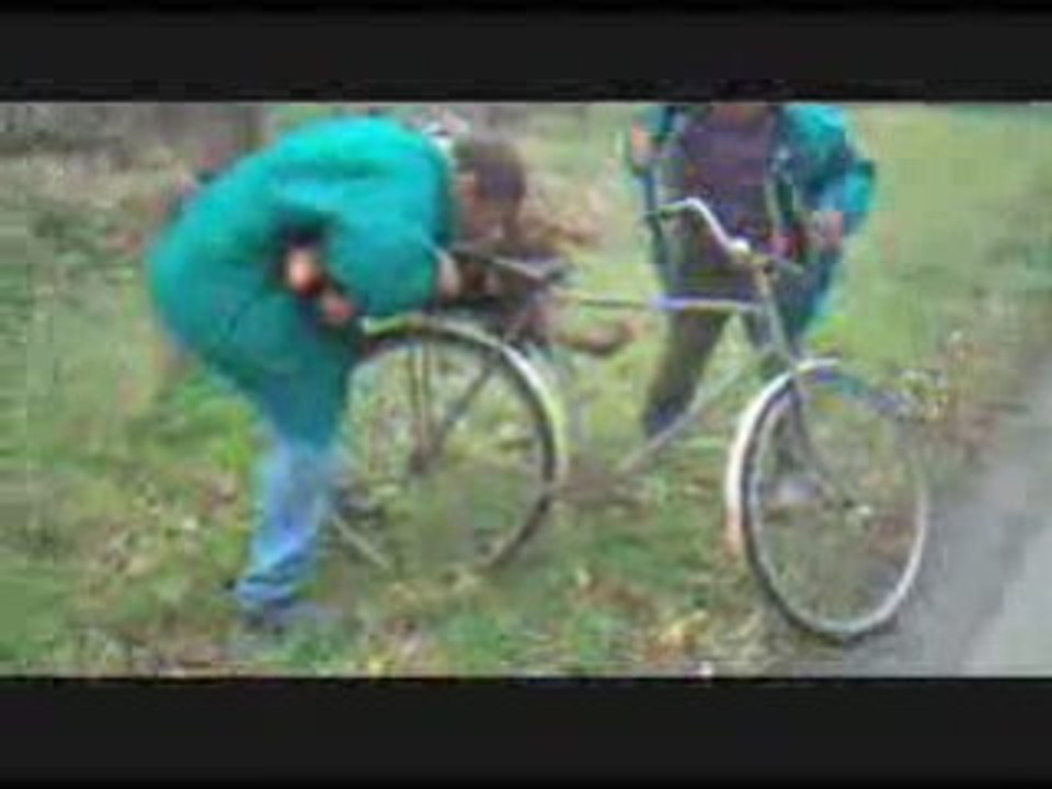 Two Romanians, a bike and a bole
