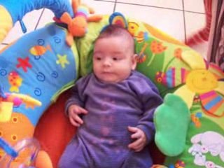 Ethan dans son mini parc