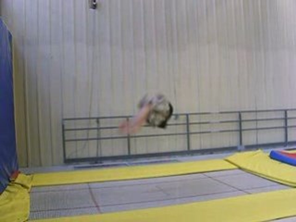 Genoux tour et double rotation.