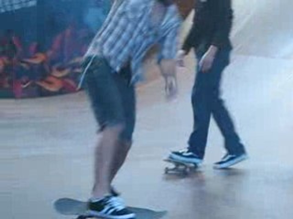 Kick Flip to Manual to craquage LOL Chris Haslam