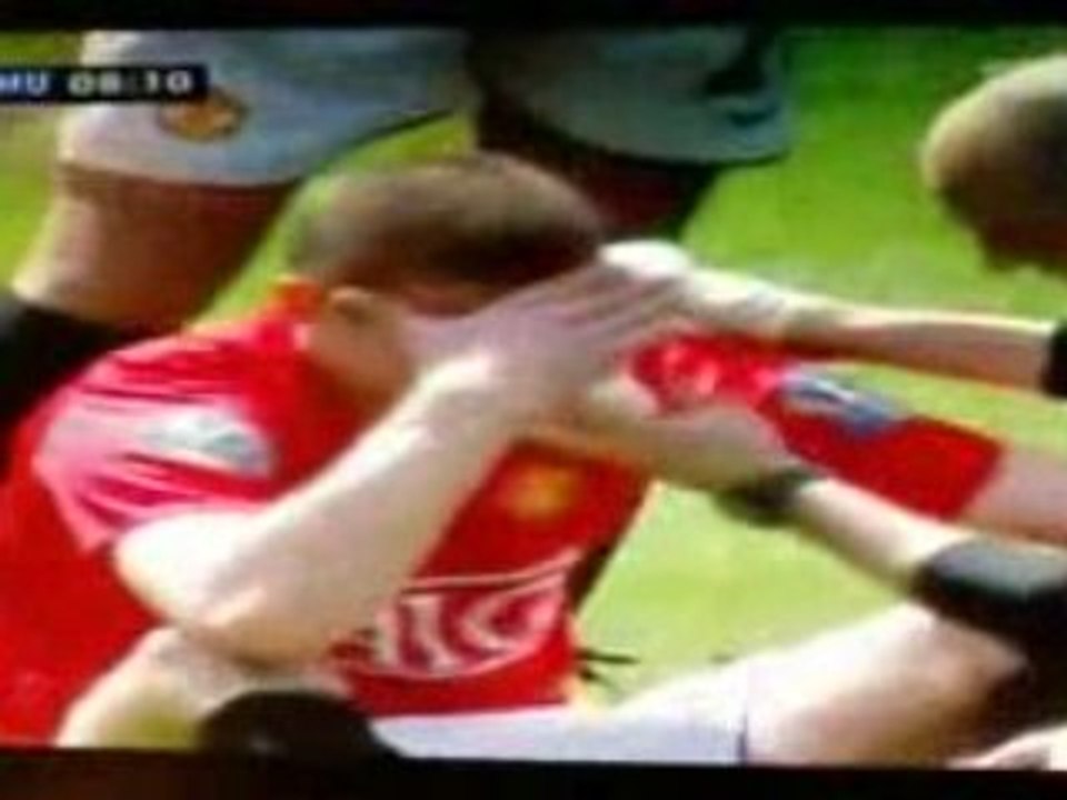 Drogba coup de genoux sur Vidic